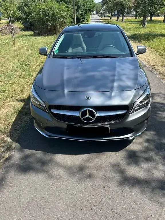 Gebraucht Mercedes CLA180 Shooting Brake 122 PS (89 kW) 2018 Grau Kombi