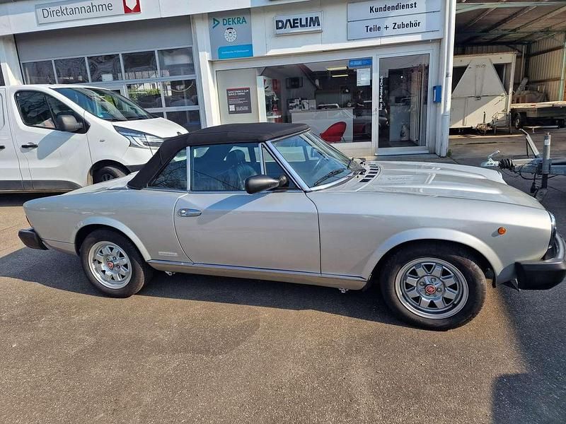 Gebraucht Fiat 124 105 PS (77 kW) 1982 Silber Cabrio
