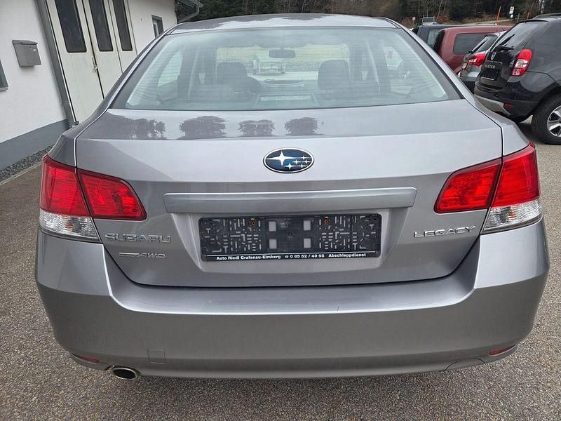 Gebraucht Subaru Legacy Trend 150 PS (110 kW) 2010 Silber Limousine