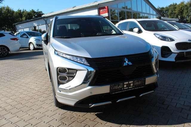 Silber metallic Gebraucht 2022 Mitsubishi Eclipse Cross Top SUV | 33.420 € (Teuer) - Bild 1/1