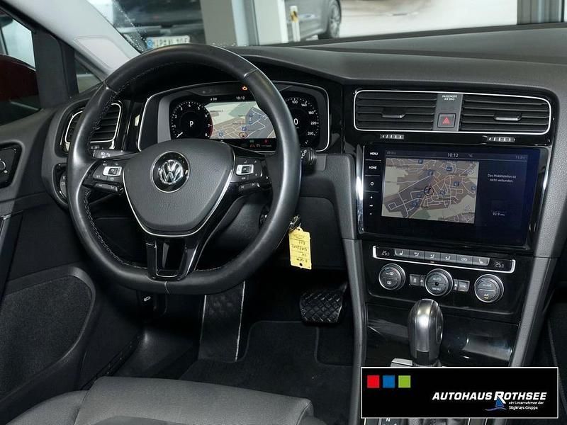 Gebraucht VW Golf VII 150 PS (110 kW) 2019 Cranberry red metallic Kombi