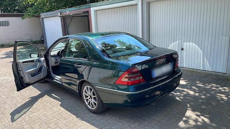 Grün Gebraucht 2002 Mercedes C270 Limousine | 2.900 € (Fairer Preis) - Bild 1/4