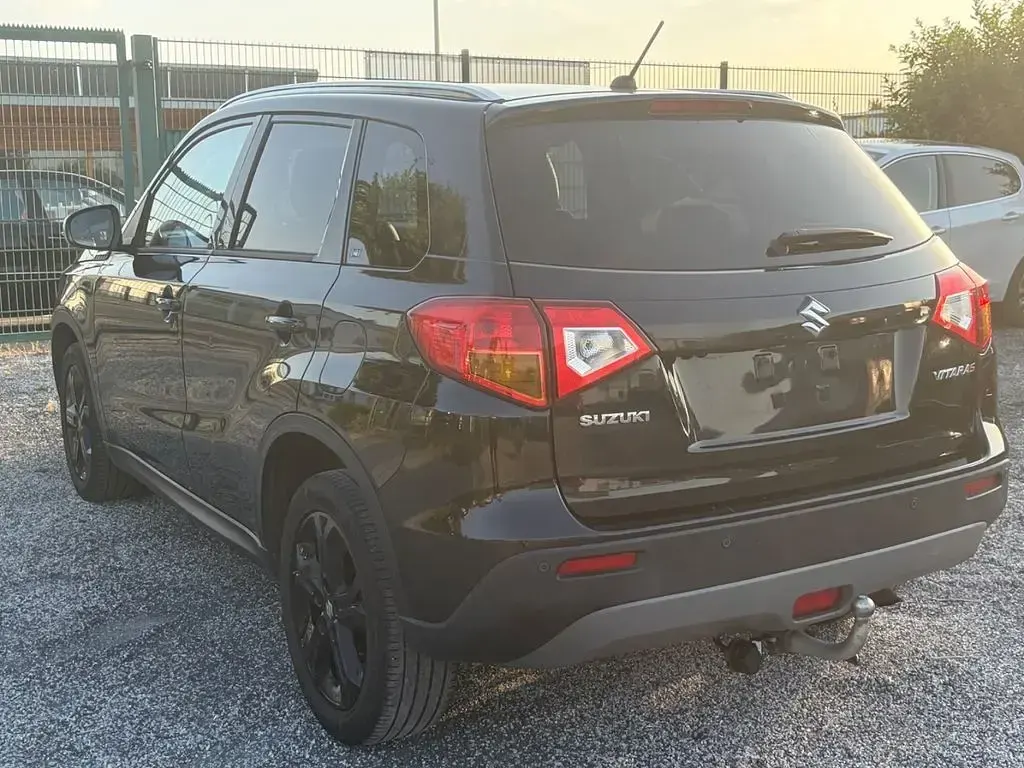 Gebraucht Suzuki Vitara 140 PS (102 kW) 2018 Schwarz SUV