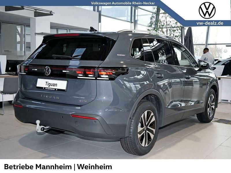 Neu VW Tiguan 150 PS (110 kW) 2025 Grau SUV