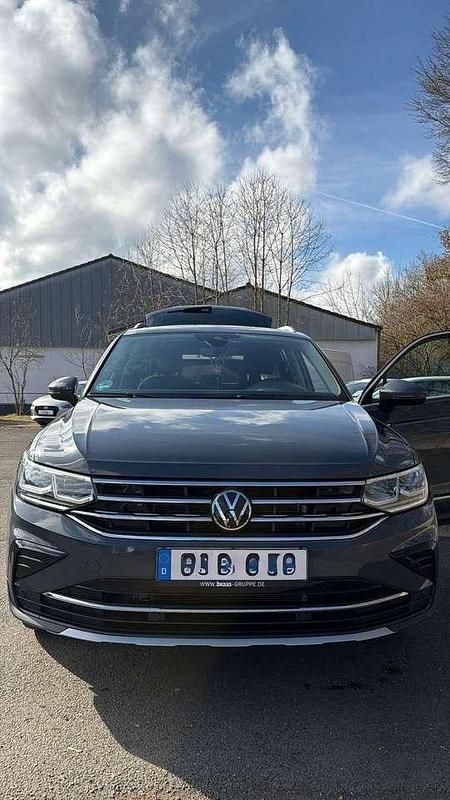 Gebraucht VW Tiguan Elegance 150 PS (110 kW) 2023 Grau SUV