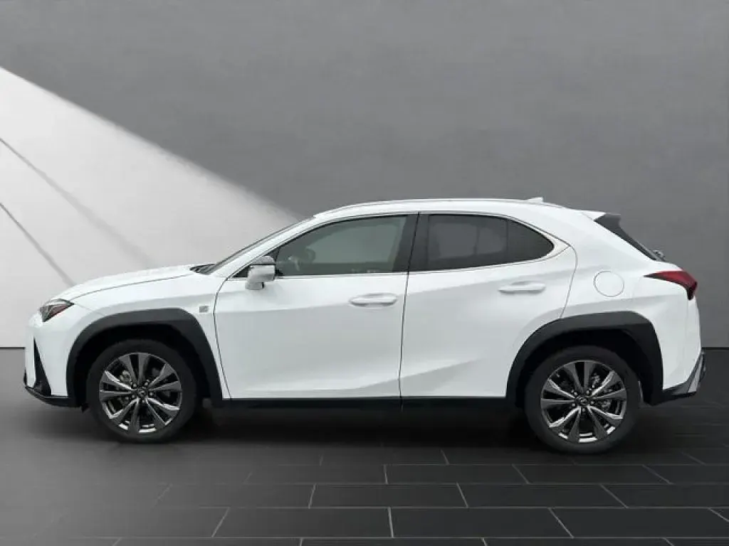 Begagnad Lexus UX 184 HK (135 kW) 2023 Vit SUV