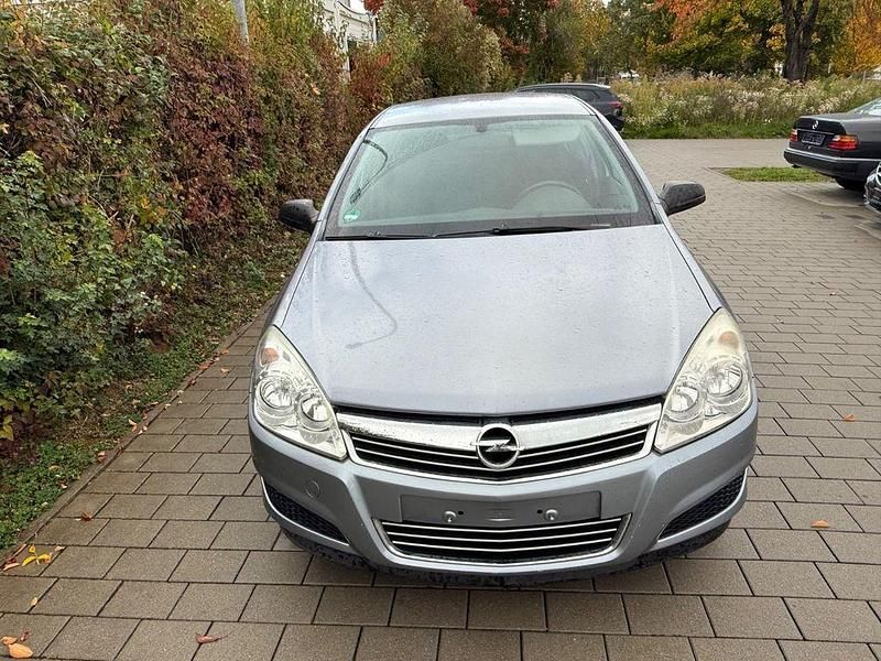 Gebraucht Opel Astra Selection 90 PS (66 kW) 2009 Silber Limousine