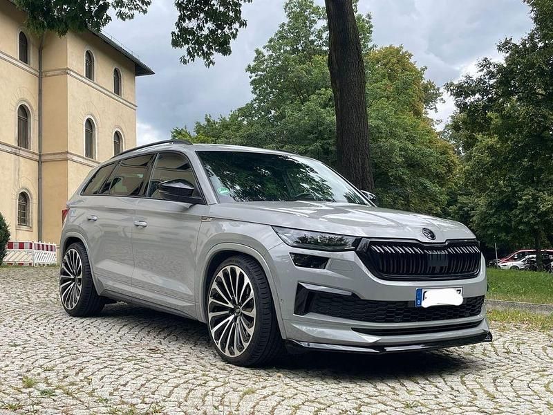 Grau Gebraucht 2021 Skoda Kodiaq SportLine SUV | 37.999 € (Etwas zu teuer) - Bild 1/4