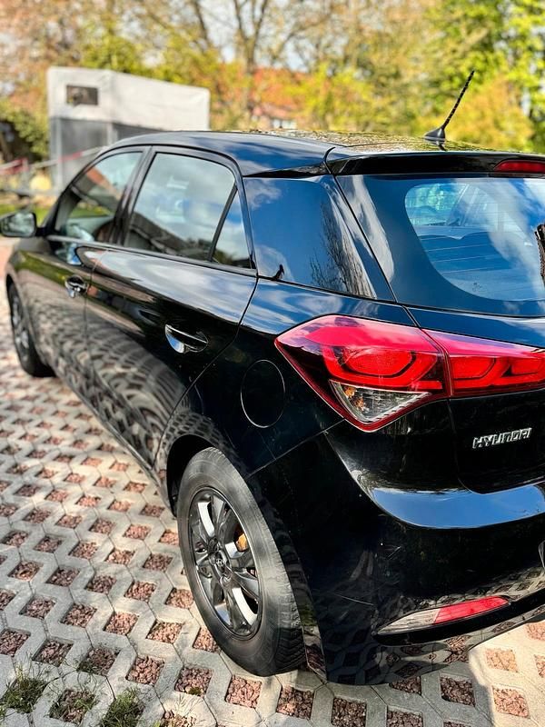 Gebraucht Hyundai i20 Active 84 PS (61 kW) 2017 Schwarz Kleinwagen