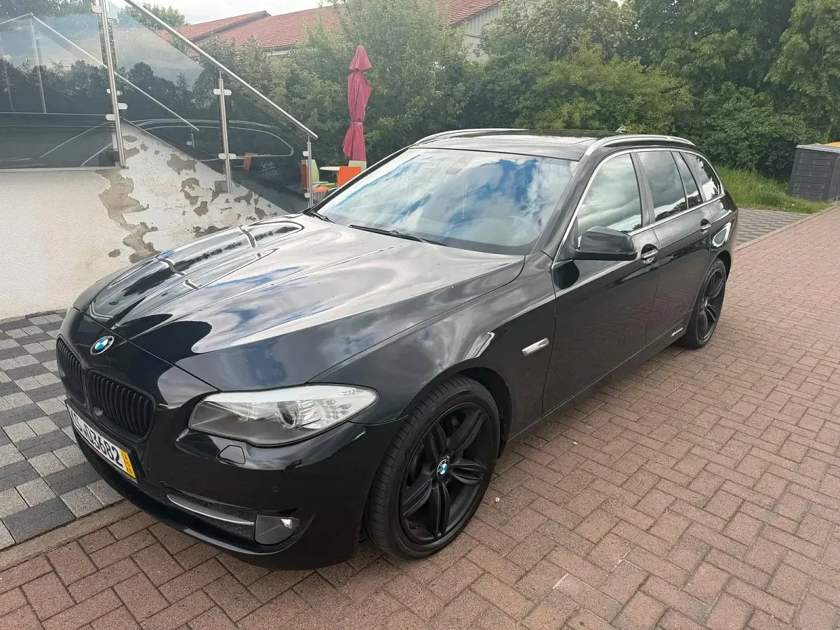 Gebraucht BMW 525 204 PS (150 kW) 2011 Schwarz Kombi