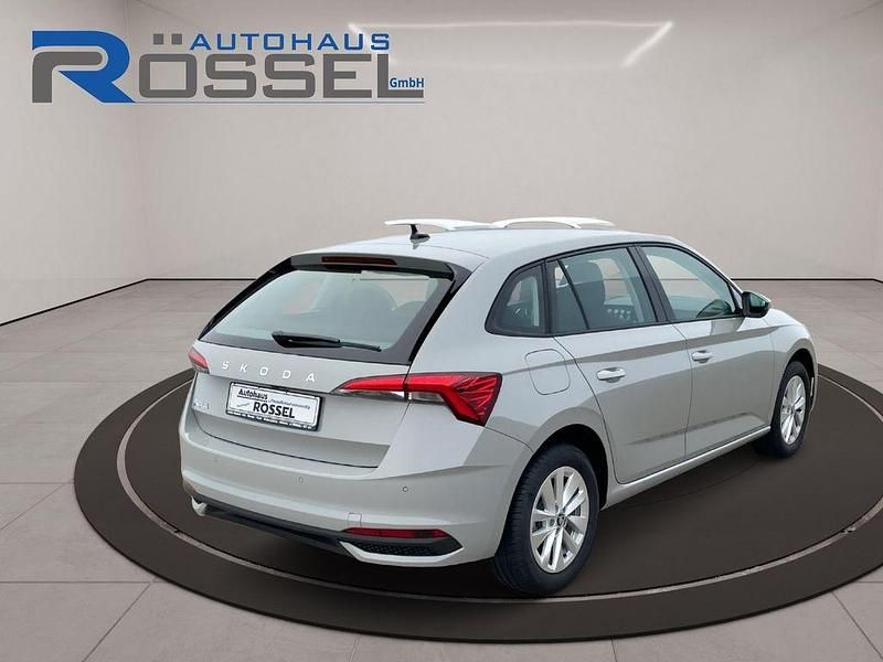 Neu Skoda Scala 150 PS (110 kW) 2026 Grau Kleinwagen