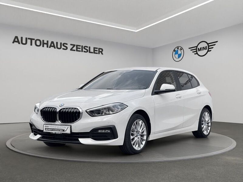 Alpinweiß uni Gebraucht 2023 BMW 120 Advantage Kleinwagen | 26.960 € (Fairer Preis) - Bild 1/4