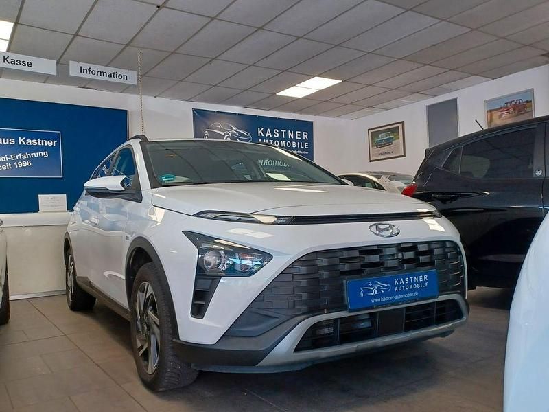 Weiß Gebraucht 2023 Hyundai Bayon Trend SUV | 17.990 € (Fairer Preis) - Bild 1/4