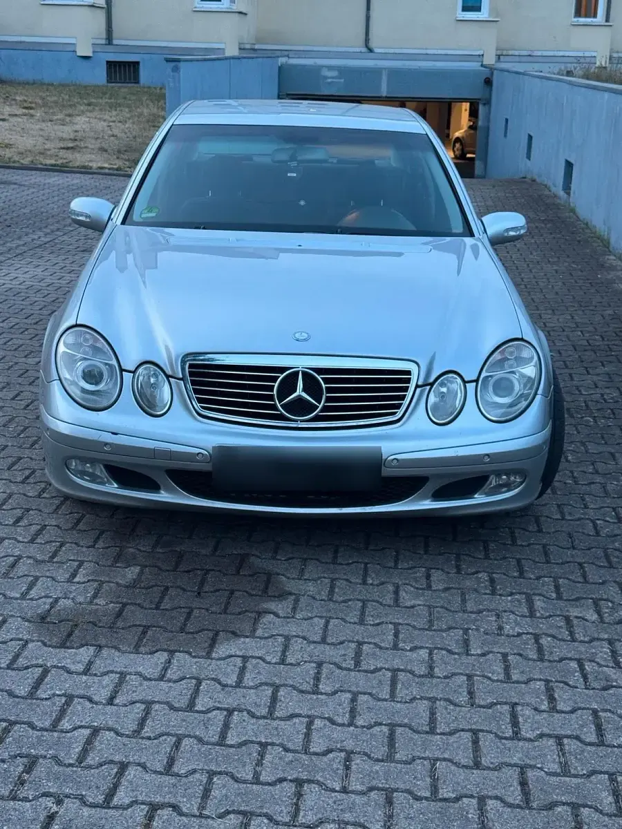 Gebraucht Mercedes E220 150 PS (110 kW) 2003 Silber Limousine