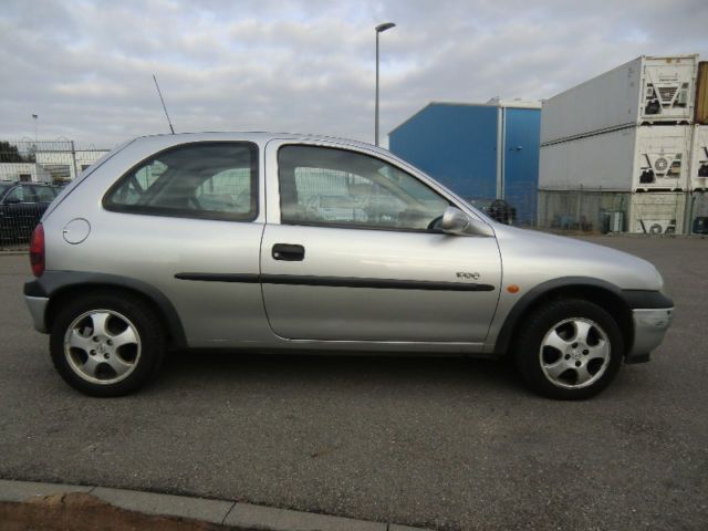 Gebraucht Opel Corsa Edition 65 PS (47 kW) 2000 Silber metallic Kleinwagen