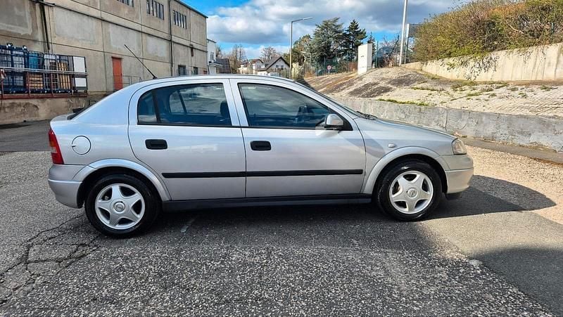 Gebraucht Opel Astra 101 PS (74 kW) 2000 Silber Limousine