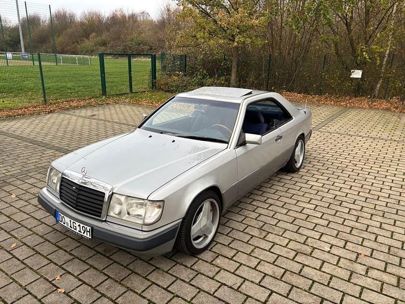 Gebraucht Mercedes 230 132 PS (97 kW) 1989 Silber Coupé