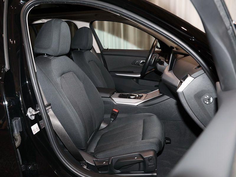 Gebraucht BMW 320e 163 PS (119 kW) 2023 Schwarz ii Kombi