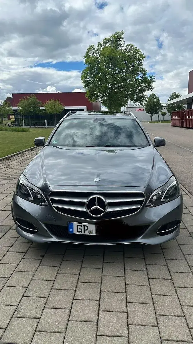 Gebraucht Mercedes E220 Avantgarde 170 PS (125 kW) 2016 Grau Limousine