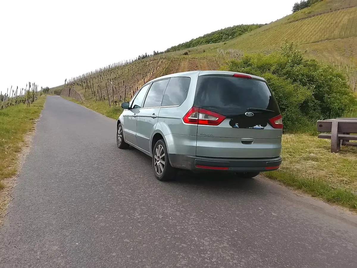 Second-hand Ford Galaxy 125 CP (91 kW) 2009 Argintiu Monovolum