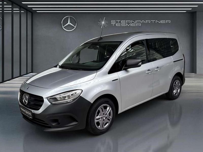 Helvinsilber metallic Gebraucht 2024 Mercedes eCitan Kombi | 23.489 € (Fairer Preis) - Bild 1/3