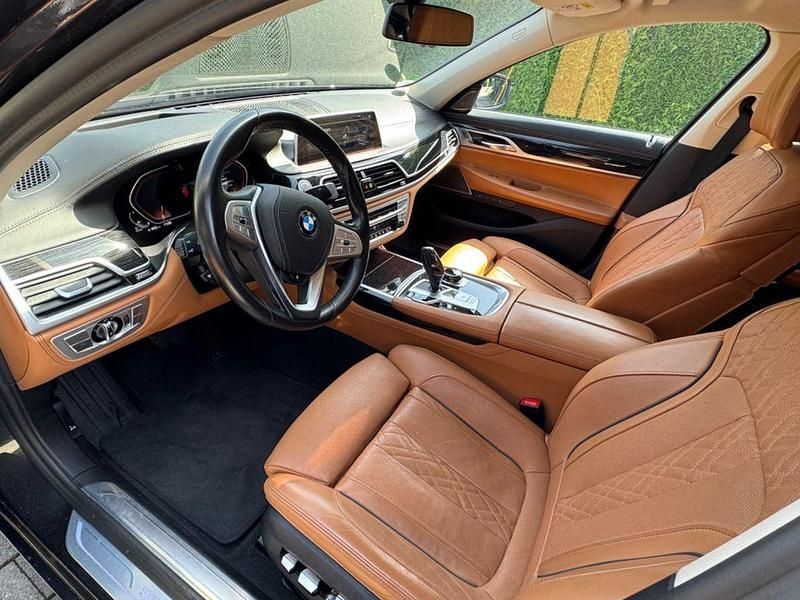 Gebraucht BMW 750 400 PS (294 kW) 2019 Grau Limousine