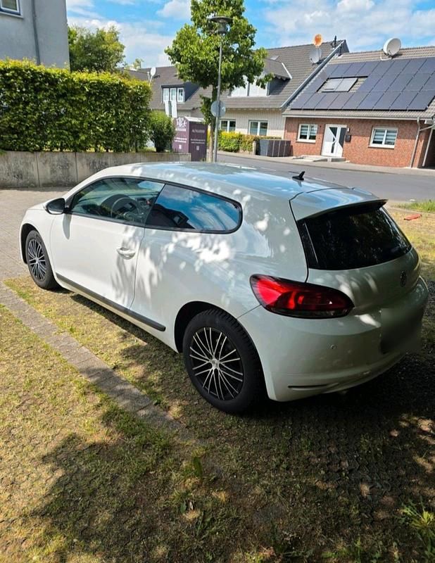 Gebraucht VW Scirocco 140 PS (102 kW) 2009 Weiß Coupé