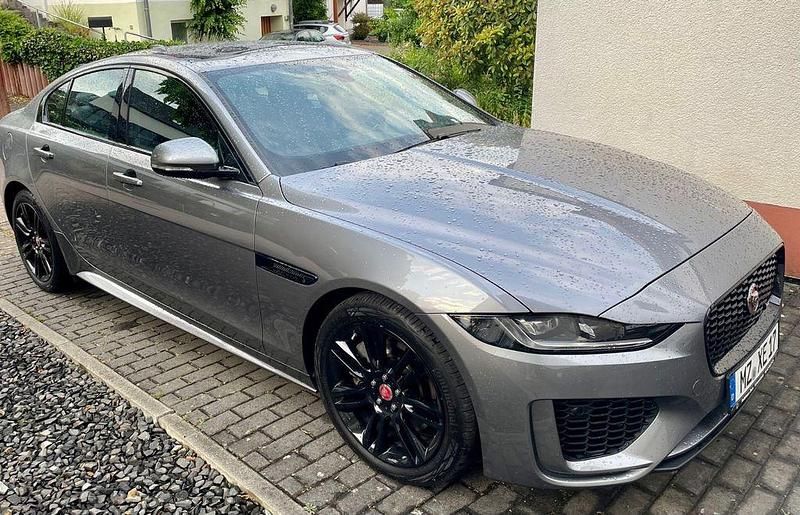 Grau Gebraucht 2020 Jaguar XE R-Dynamic Limousine | 21.500 € (Superpreis) - Bild 1/4