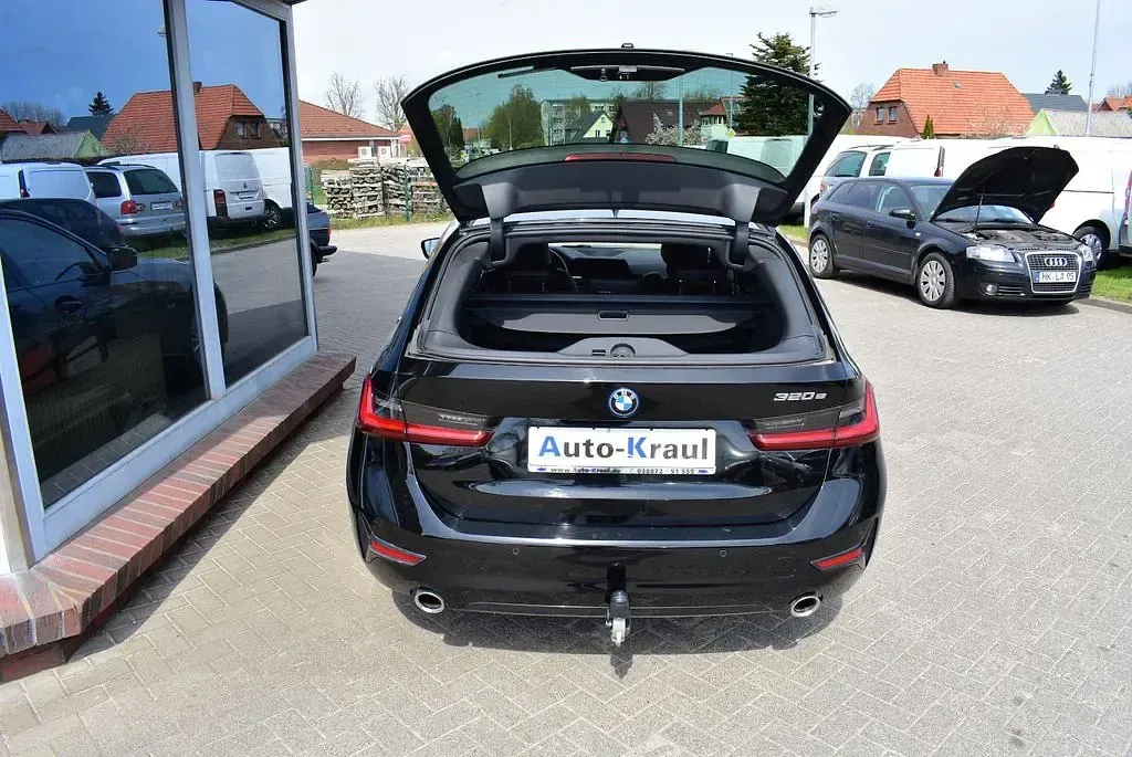 Gebraucht BMW 320 Sport Line 204 PS (150 kW) 2022 Schwarz Kombi