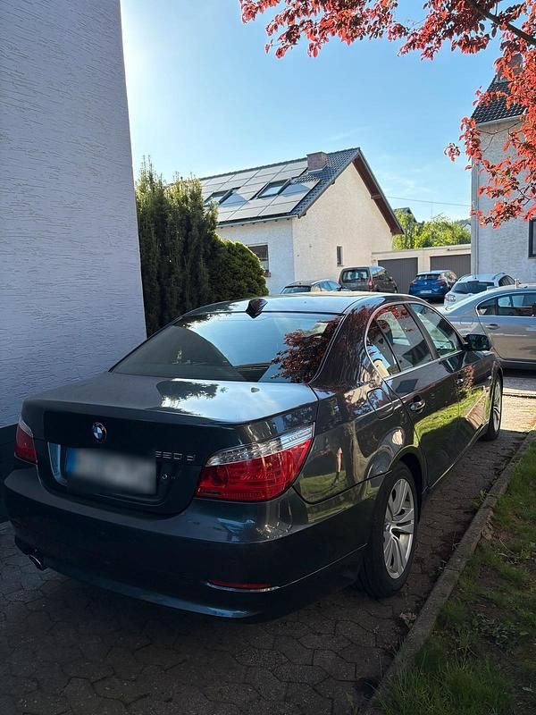 Gebraucht BMW 520 177 PS (130 kW) 2008 Grau Limousine