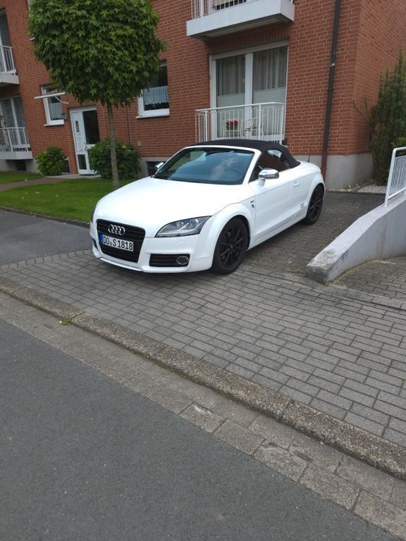 Weiß Gebraucht 2011 Audi TT Roadster Sport Cabrio | 17.500 € (Teuer) - Bild 1/4
