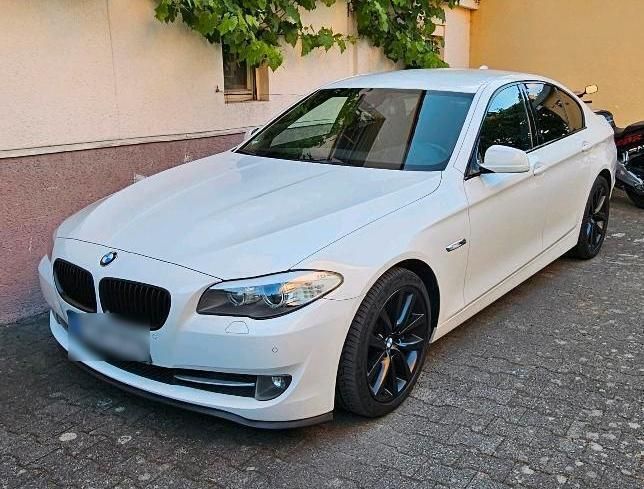 Weiß Gebraucht 2010 BMW 525 Limousine | 8.900 € (Fairer Preis) - Bild 1/4