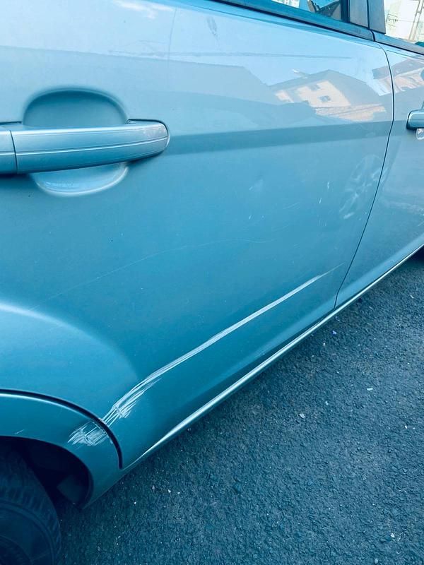 Silber Gebraucht 2009 Ford Focus Kombi | 2.896 € (Fairer Preis) - Bild 1/4