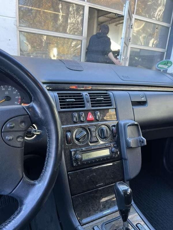 Gebraucht Mercedes E240 Elegance 170 PS (125 kW) 2000 Kombi