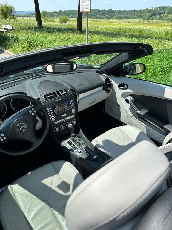 Schwarz Gebraucht 2005 Mercedes SLK200 Cabrio | 10.000 € (Guter Preis) - Bild 1/2