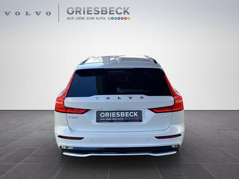 Gebraucht Volvo V60 Plus 455 PS (334 kW) 2023 Crystal white pearl / metallic Kombi