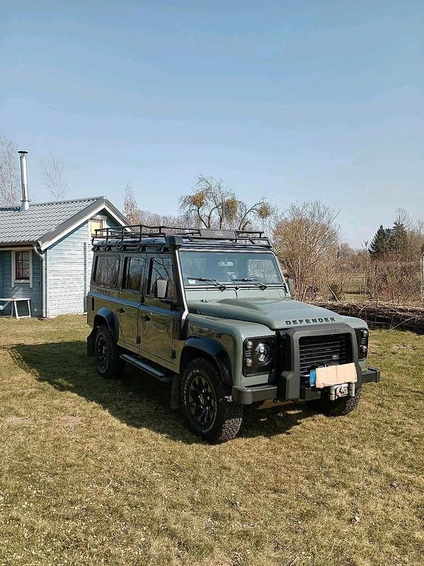 Gebraucht Land Rover Defender 122 PS (89 kW) 2016 Grün Kombi