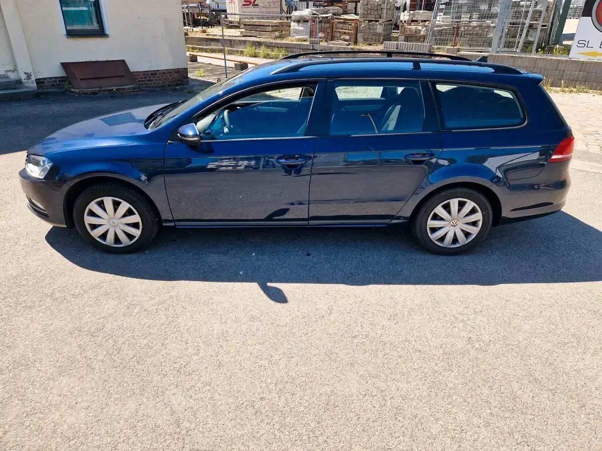 Gebraucht VW Passat 140 PS (102 kW) 2012 Blau Kombi