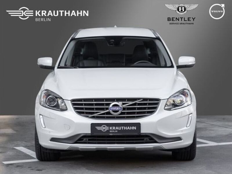 Gebraucht Volvo XC60 Summum 190 PS (139 kW) 2017 Crystal white pearl / metallic (metallic) SUV