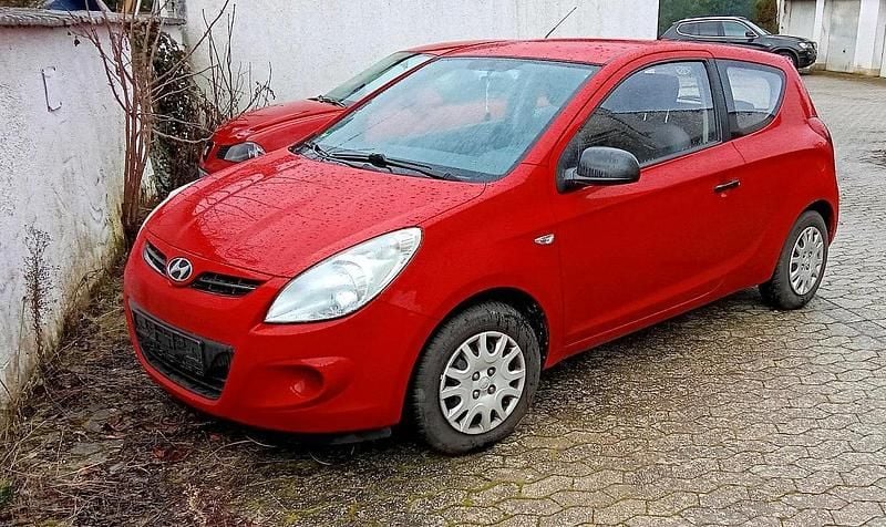 Gebraucht Hyundai i20 77 PS (56 kW) 2009 Rot Kleinwagen