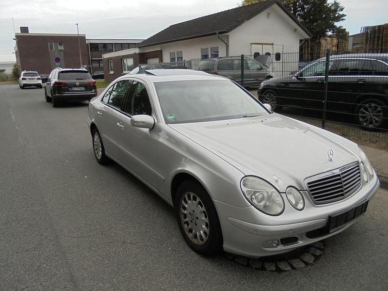 Gebraucht Mercedes E200 122 PS (89 kW) 2002 Silber Limousine