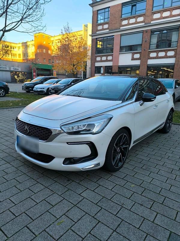 Weiß Gebraucht 2017 DS Automobiles DS5 Kleinwagen | 12.600 € (Fairer Preis) - Bild 1/4