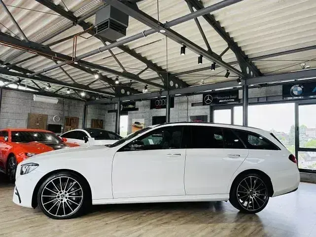Gebraucht Mercedes E400 AMG line 330 PS (242 kW) 2020 Diamantweiss  metalliclack Kombi