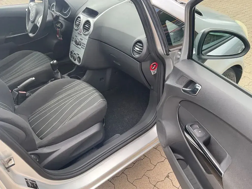 Gebraucht Opel Corsa Edition 80 PS (58 kW) 2009 Silber Kleinwagen