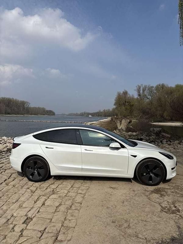 Weiß Gebraucht 2023 Tesla Model 3 Limousine | 32.495 € (Fairer Preis) - Bild 1/4