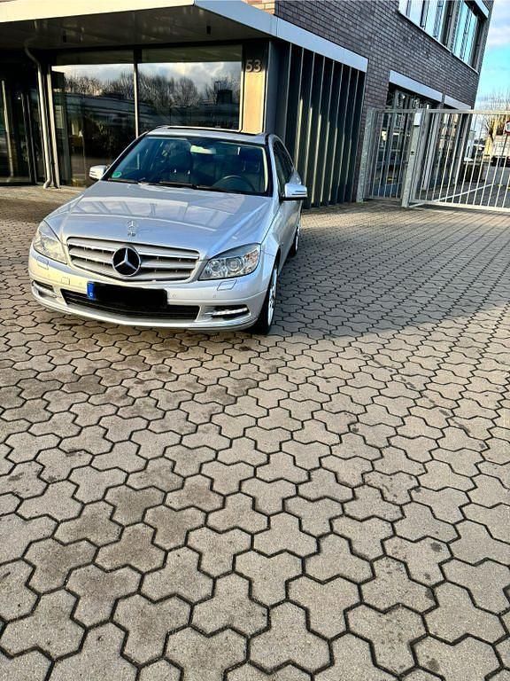 Silber Gebraucht 2010 Mercedes C350 Avantgarde Limousine | 15.700 € - Bild 1/4