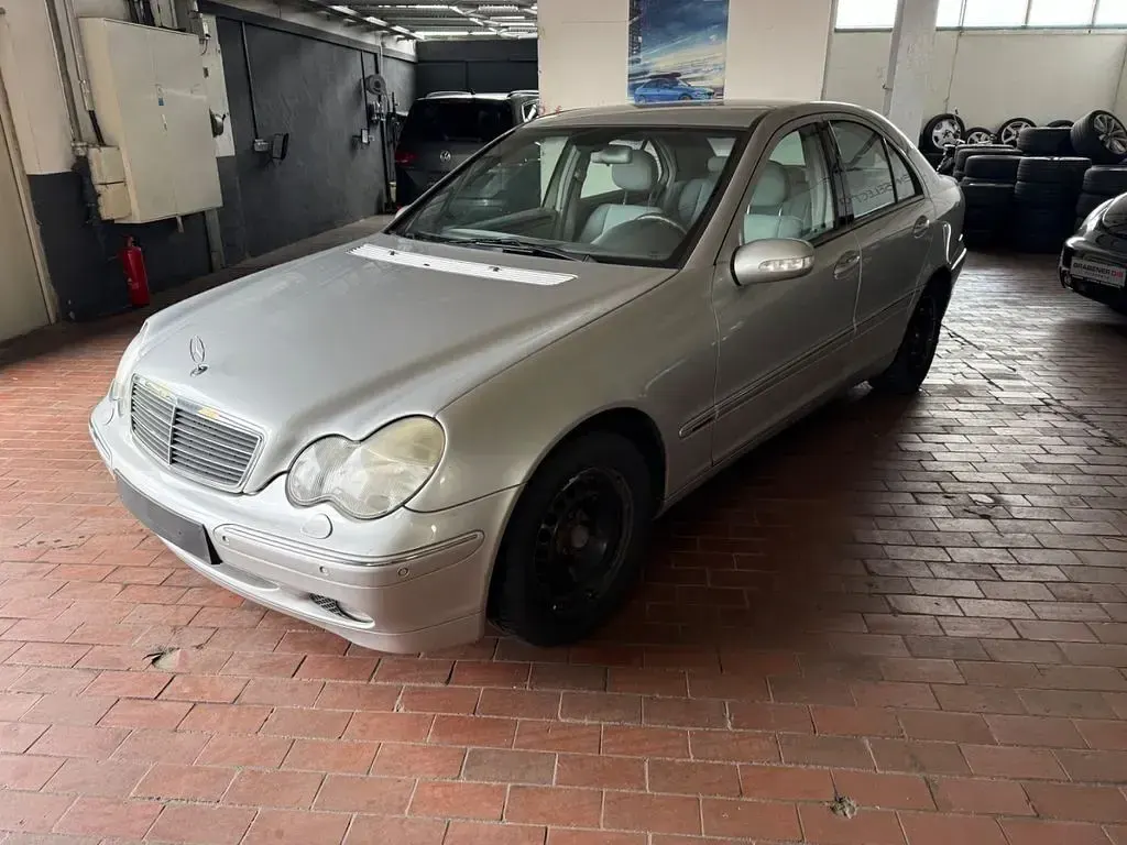 Gebraucht Mercedes C200 Elegance 116 PS (85 kW) 2001 Silber Limousine