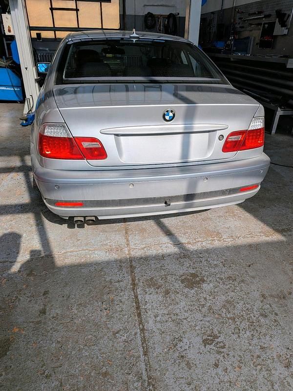 Gebraucht BMW 320 170 PS (125 kW) 2005 Silber Coupé