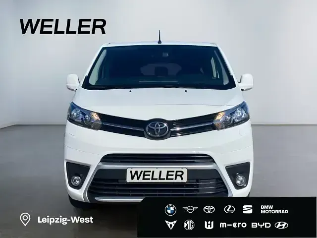 Gebraucht Toyota Proace Verso Team 177 PS (130 kW) 2022 Weiss Kombi