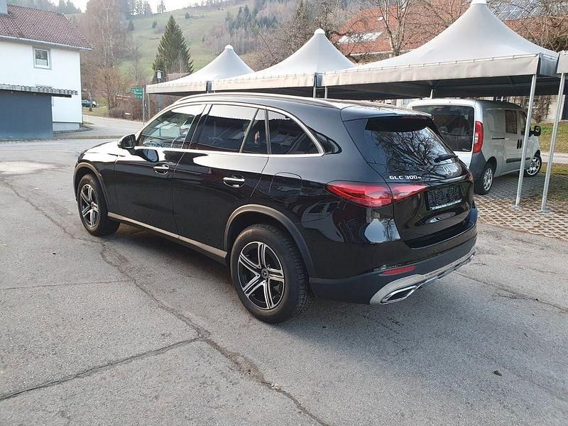 Gebraucht Mercedes GLC300 360 PS (264 kW) 2025 Schwarz SUV